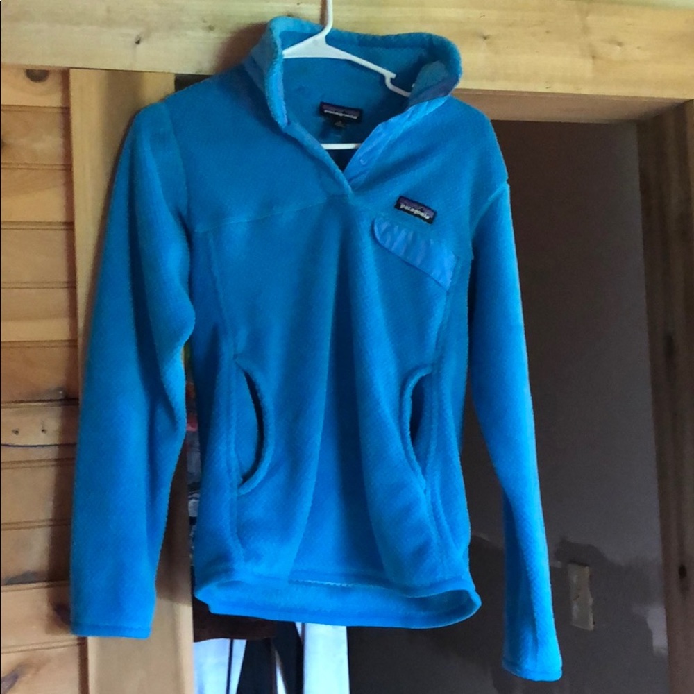 Blue patagonia sweatshirt